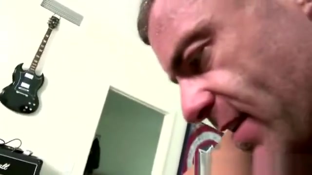 Straight guy gets massage from gay bear
