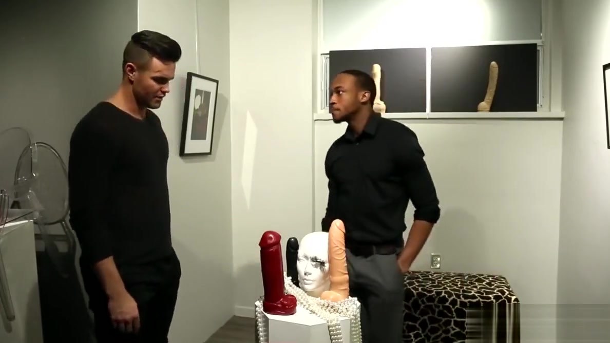 NextDoorEbony Pretty White Bottom opens Ass for BBC