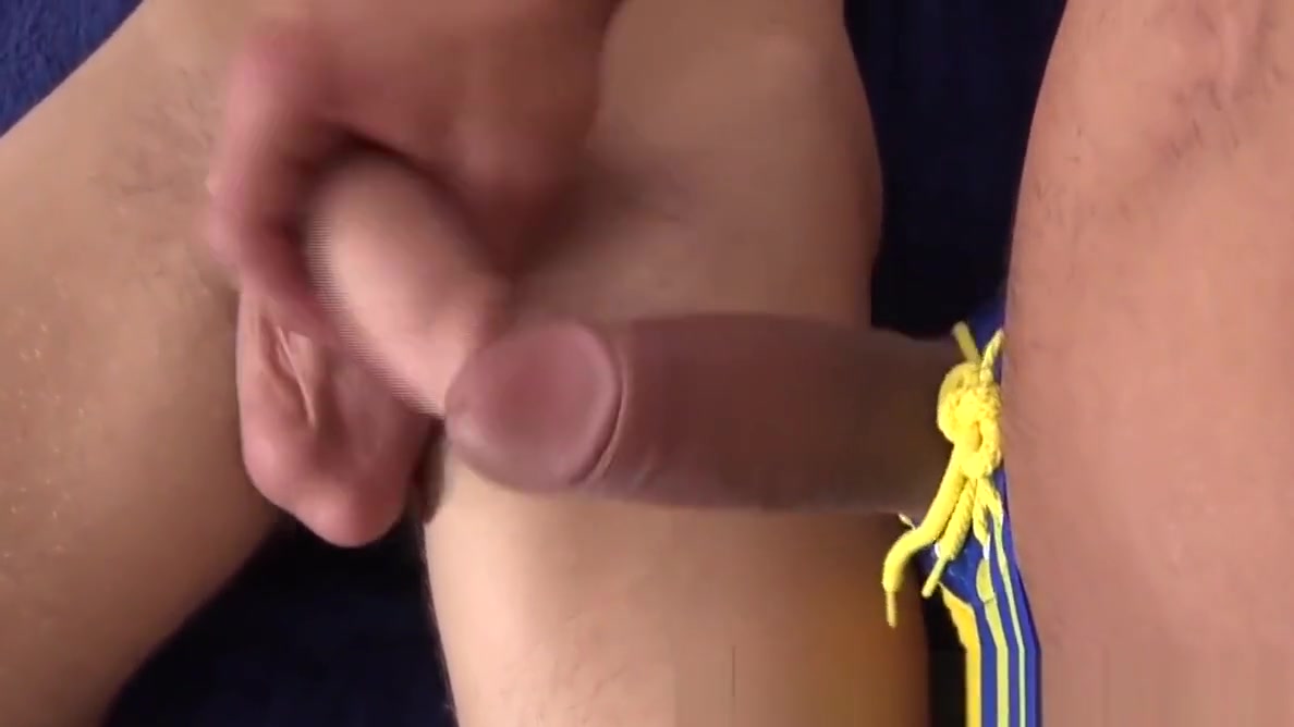 Athletic twink mouth jizzed after massage