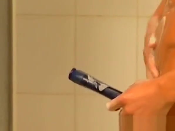 Shower threesome fucking with horny muscked hunk gays