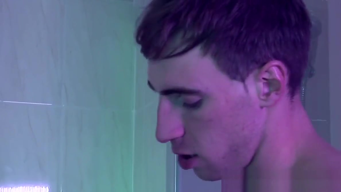 Shower hunks cumdropping after assfucking