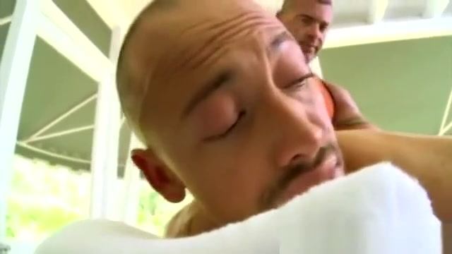 Muscley straight guy gets a massage