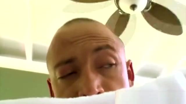 Muscley straight guy gets a massage