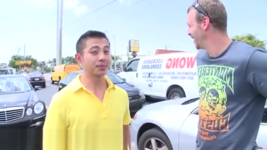 Bodybuilder jerking outdoor male gay in this weeks out in public update
