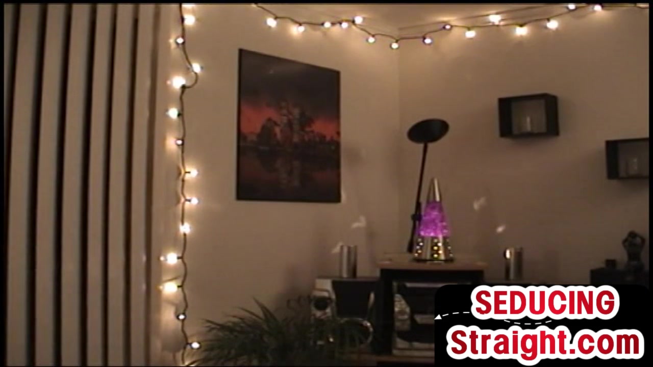Straight amateur jock wanking in solo indoors action