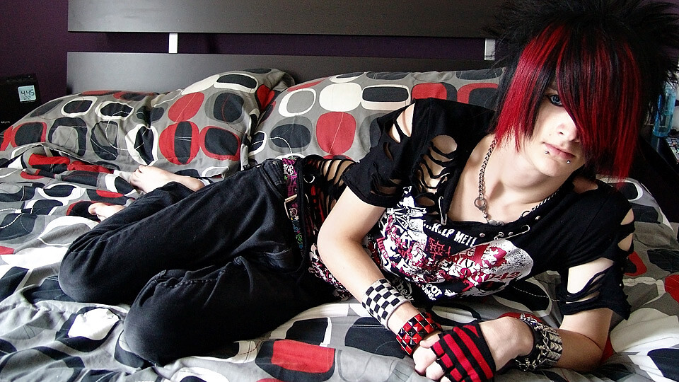 American Emo Boy Vayne Delivers A Great Solo! - Vayne Insanity Wanks