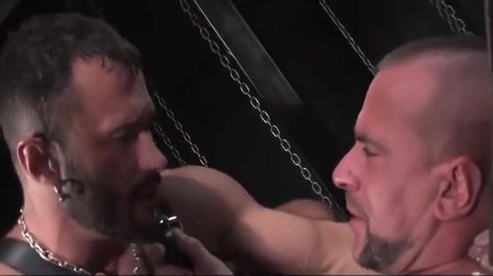 RUBBER FISTING L