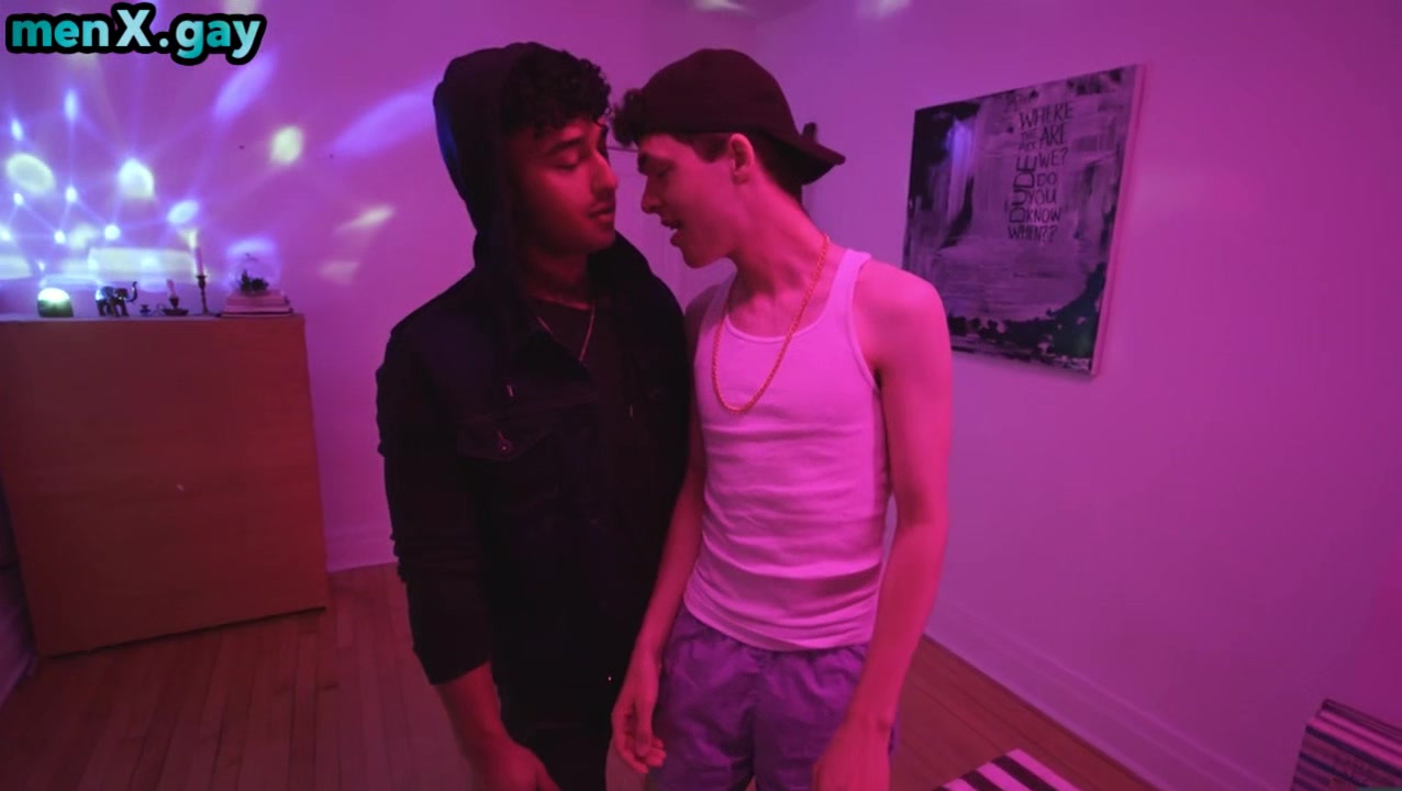 Skinny twink cums after barebacking by muscled tattooed DJ