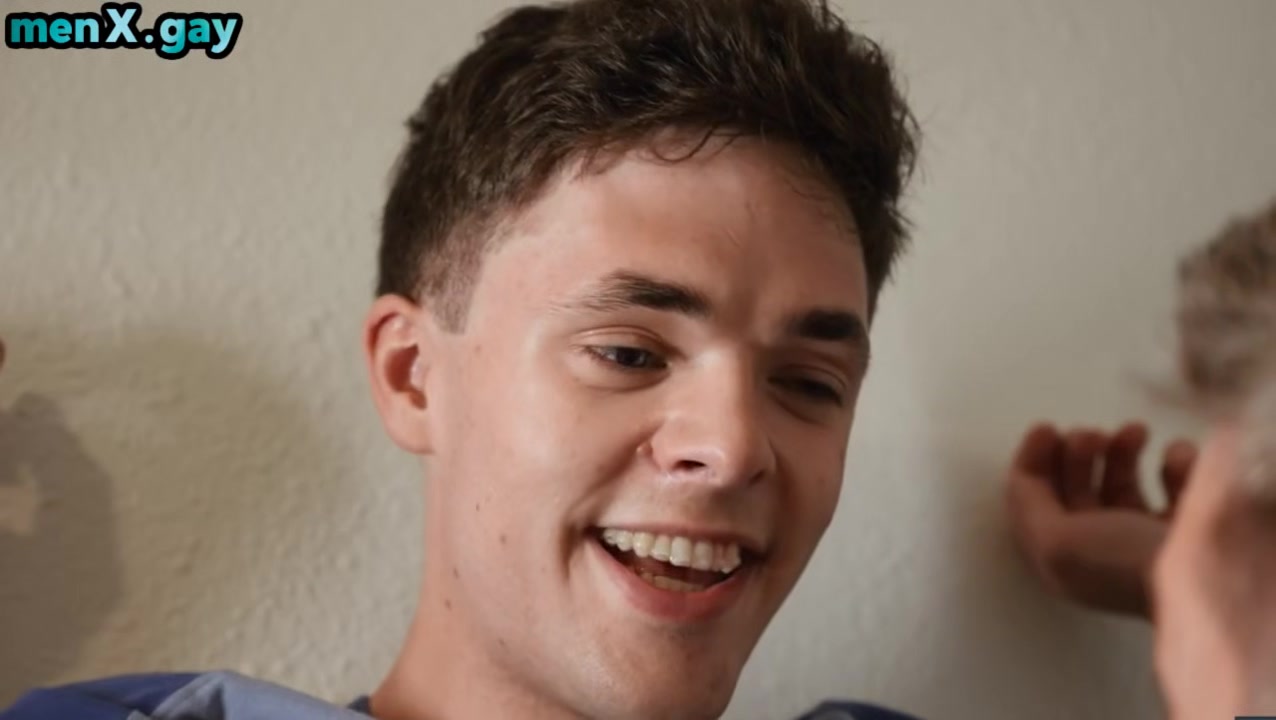 Muscled stud barebacks twink asshole and cums in his mouth