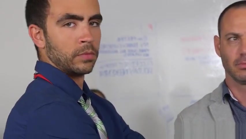 Blindfolded office stud sucking fat cock
