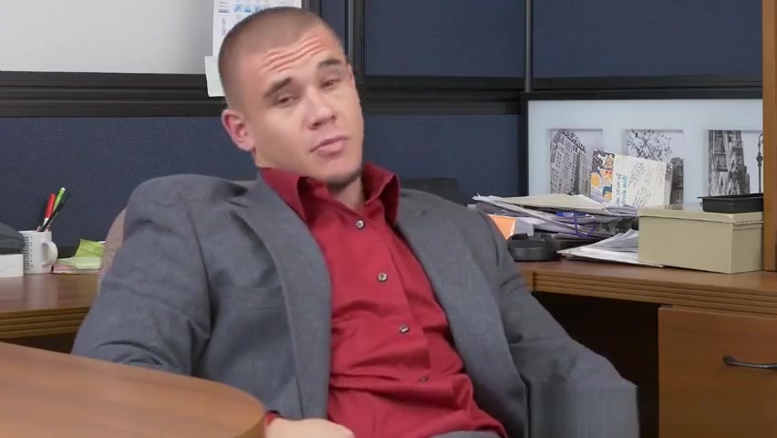 Blindfolded office stud sucking fat cock