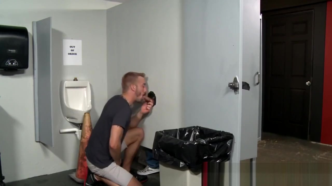 Gloryhole sucking stud facialized by shlong