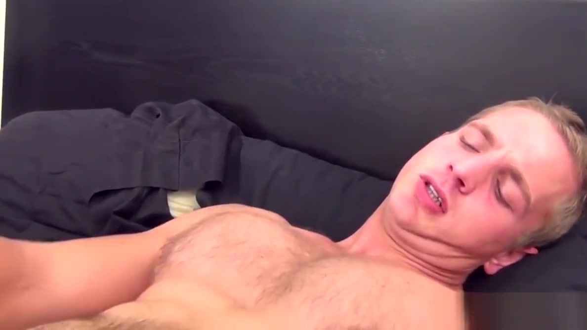 Muscle Marcus Mojo pissing and solo masturbation cumshot