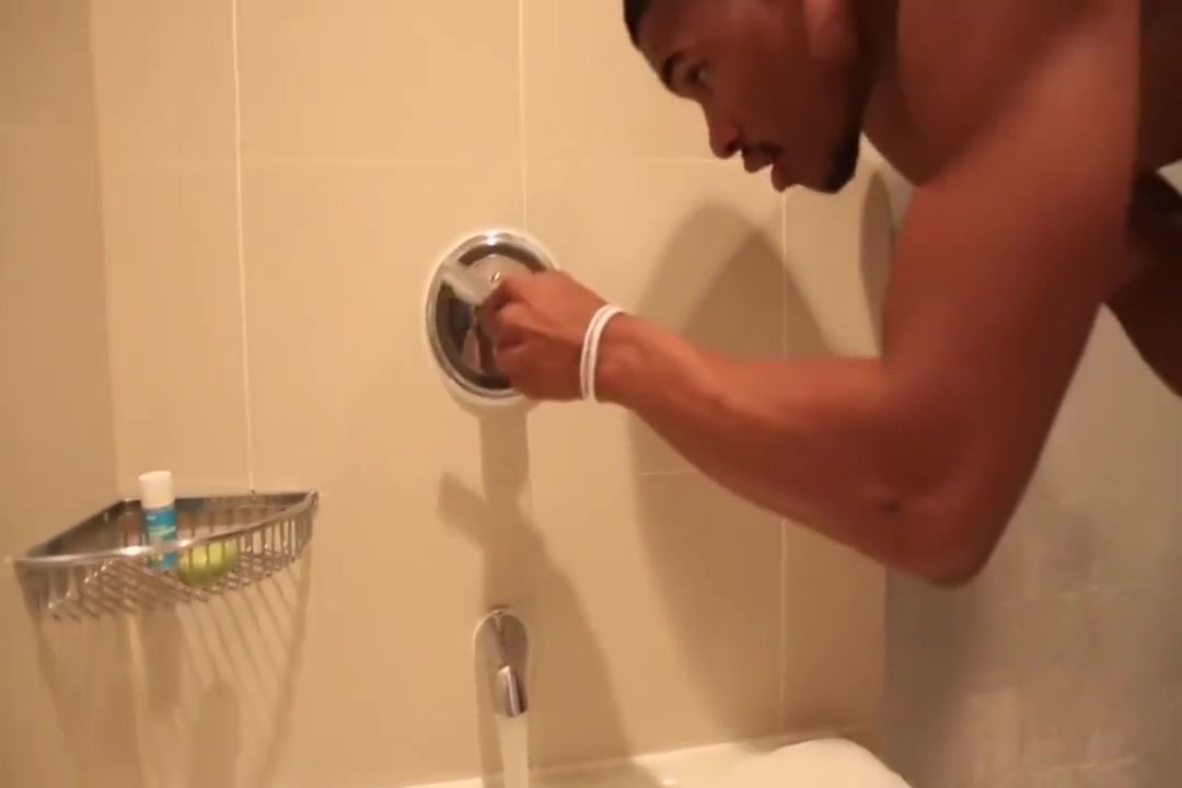 black hunk jerks off in shower