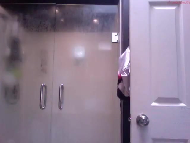 Gay Aussie Stud Takes A Shower - What A FAT BUBBLE ASS