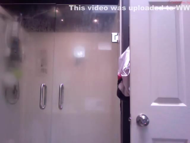 Gay Aussie Stud Takes A Shower - What A FAT BUBBLE ASS
