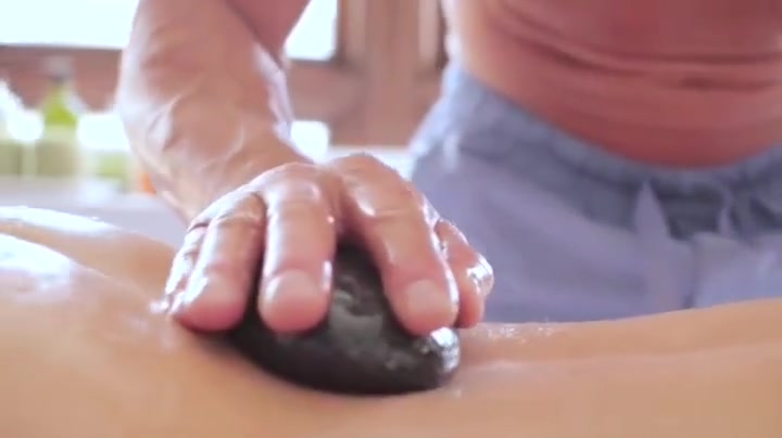 Blonde and Stones - massage_08