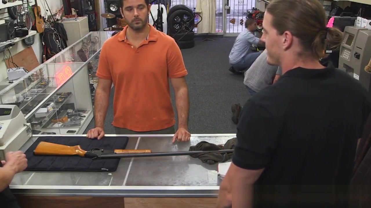 Gaystraight amateur in pov pawnshop threeway