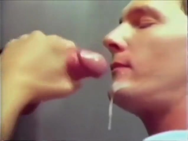 Glory hole Cockworshipping with Cumshaw