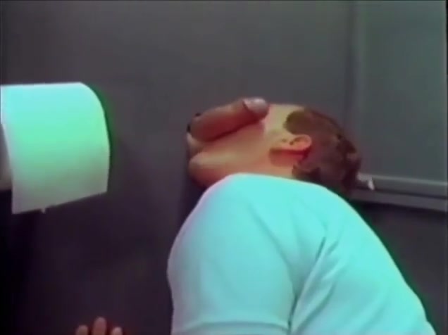Glory hole Cockworshipping with Cumshaw