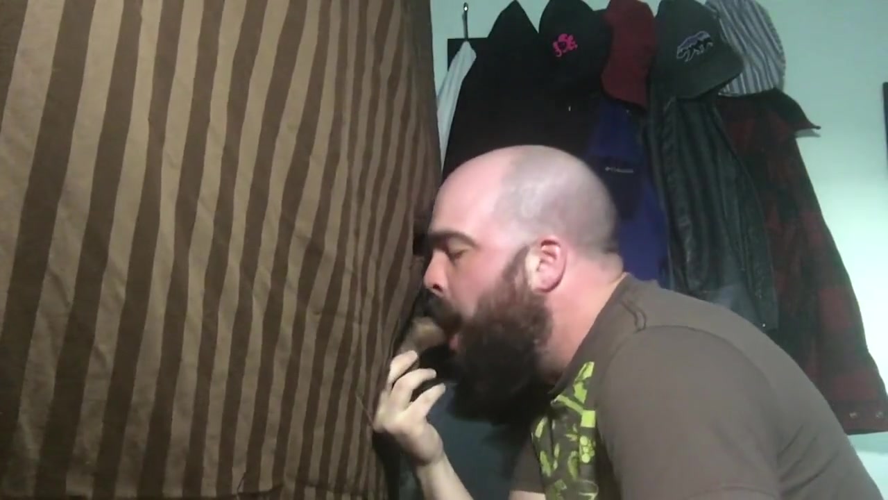 Hairy latino brings his dick to my glory hole