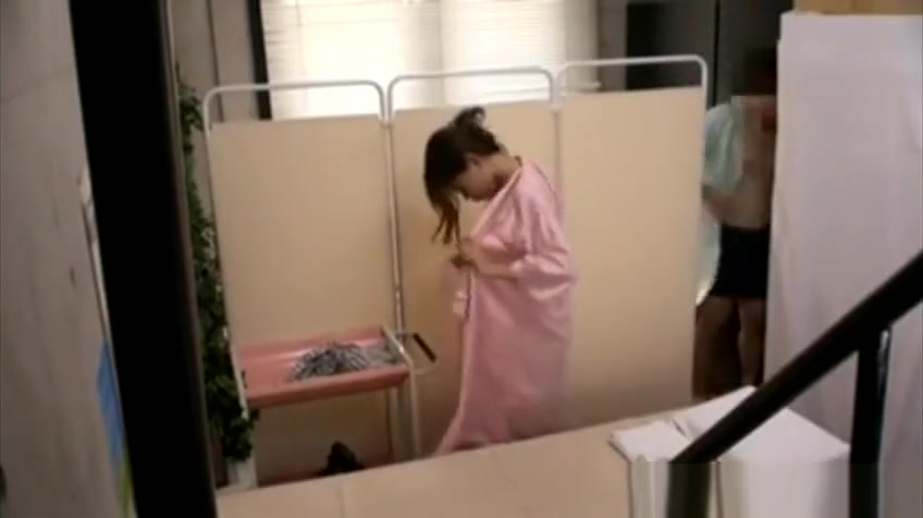 teen 18+ Japanese Sex Massage While Step daddy Outside Biombo