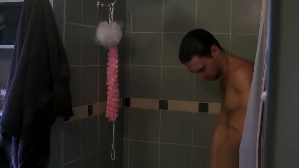 Young hottie Zack Randall showers before emptying his balls