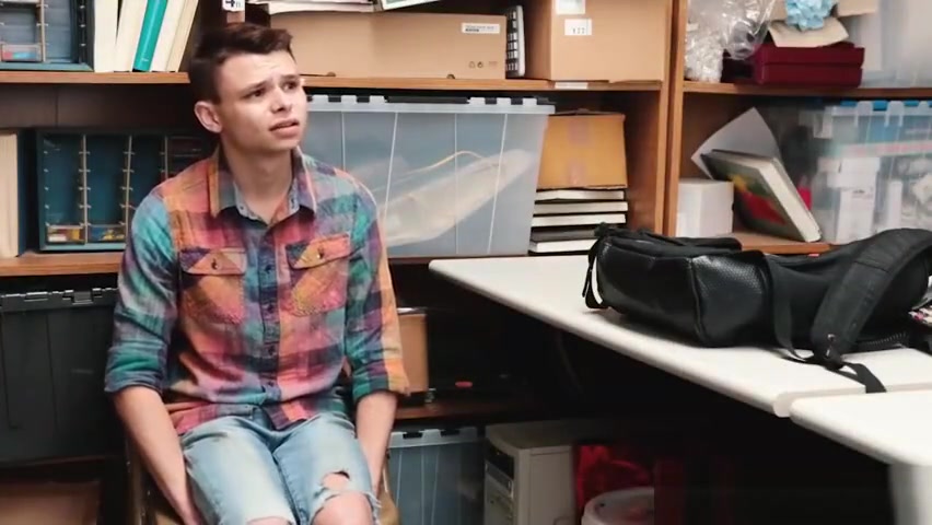 Little twink anal fucked in office by bear