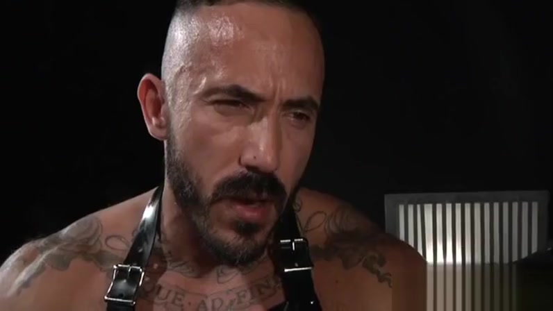 fisting tunnel fuck