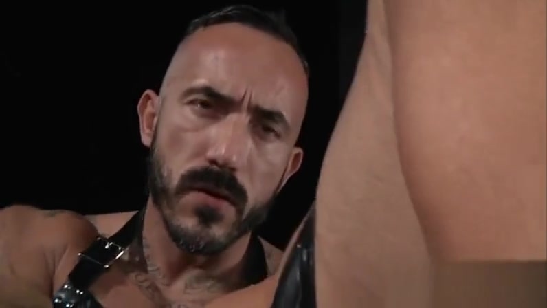 fisting tunnel fuck