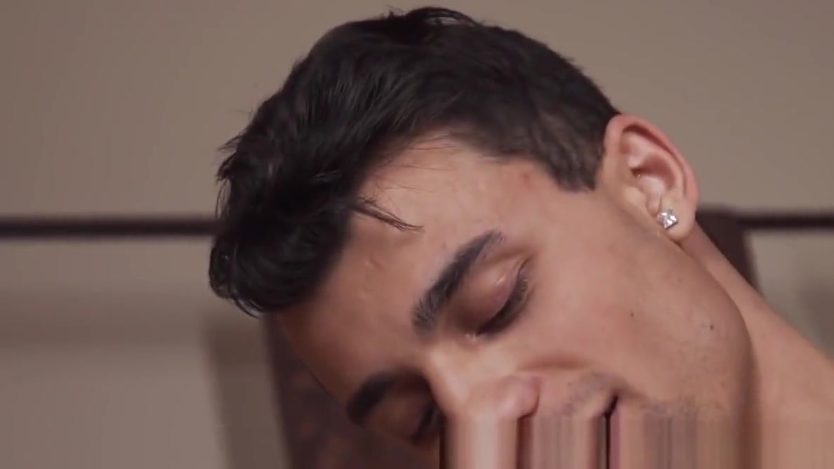 Fine twunk cumsprays twink ass after massage