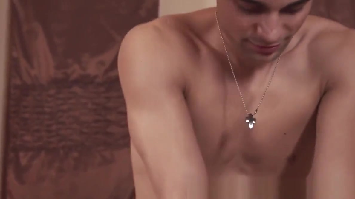 Fine twunk cumsprays twink ass after massage