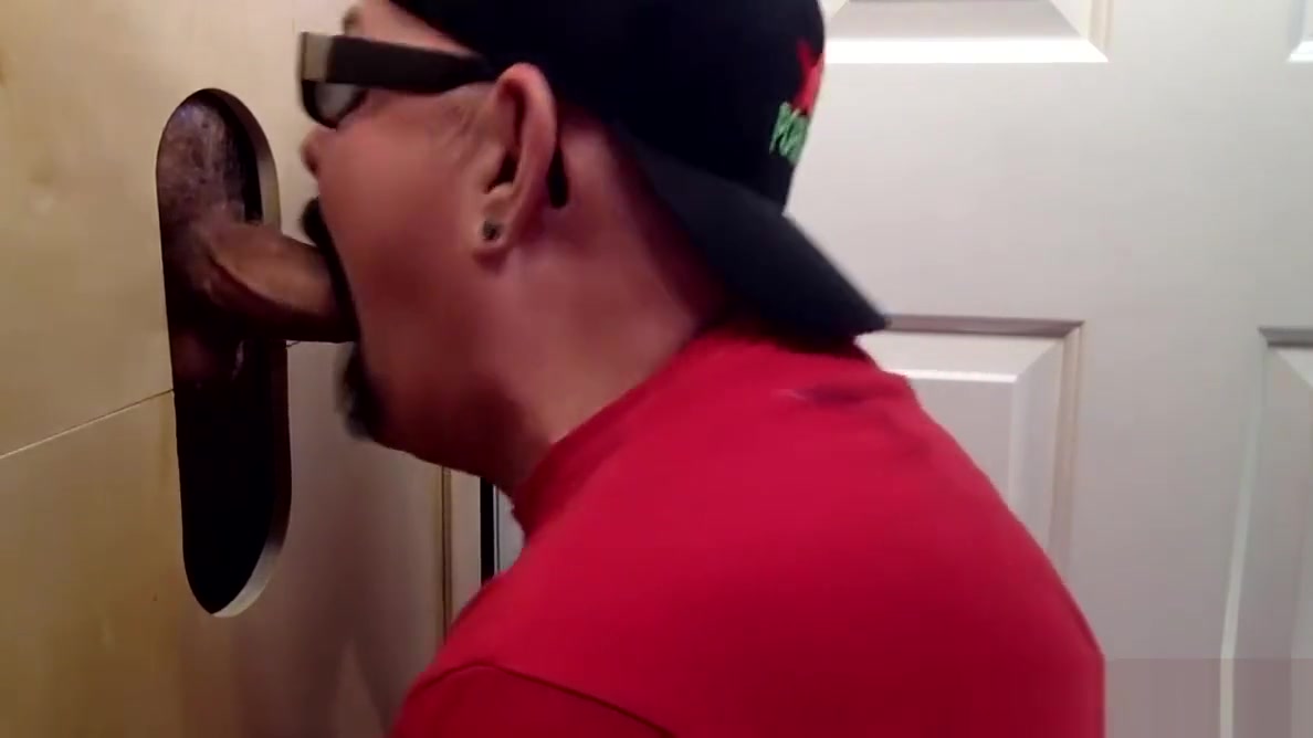 Young Married Guy At The Gloryhole