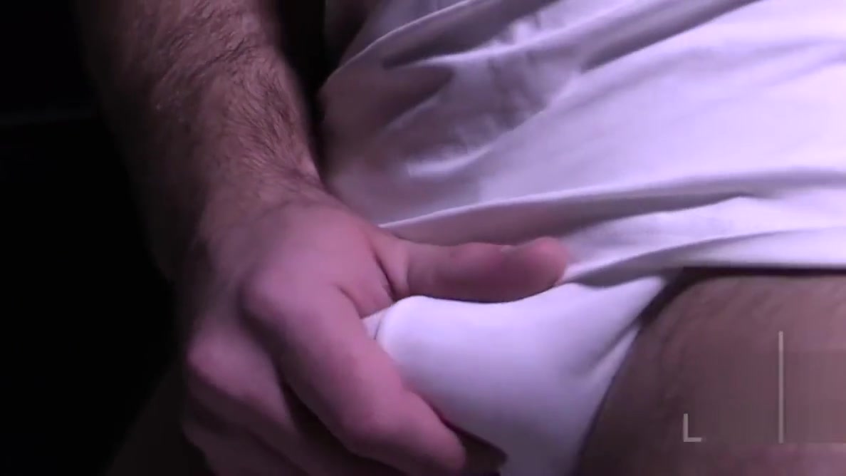 Sexy DILF Criss Simon's Big Bulge On Display Free Shower Sce