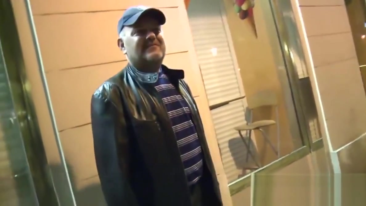 Big Step daddy pays a twink to suck his dick