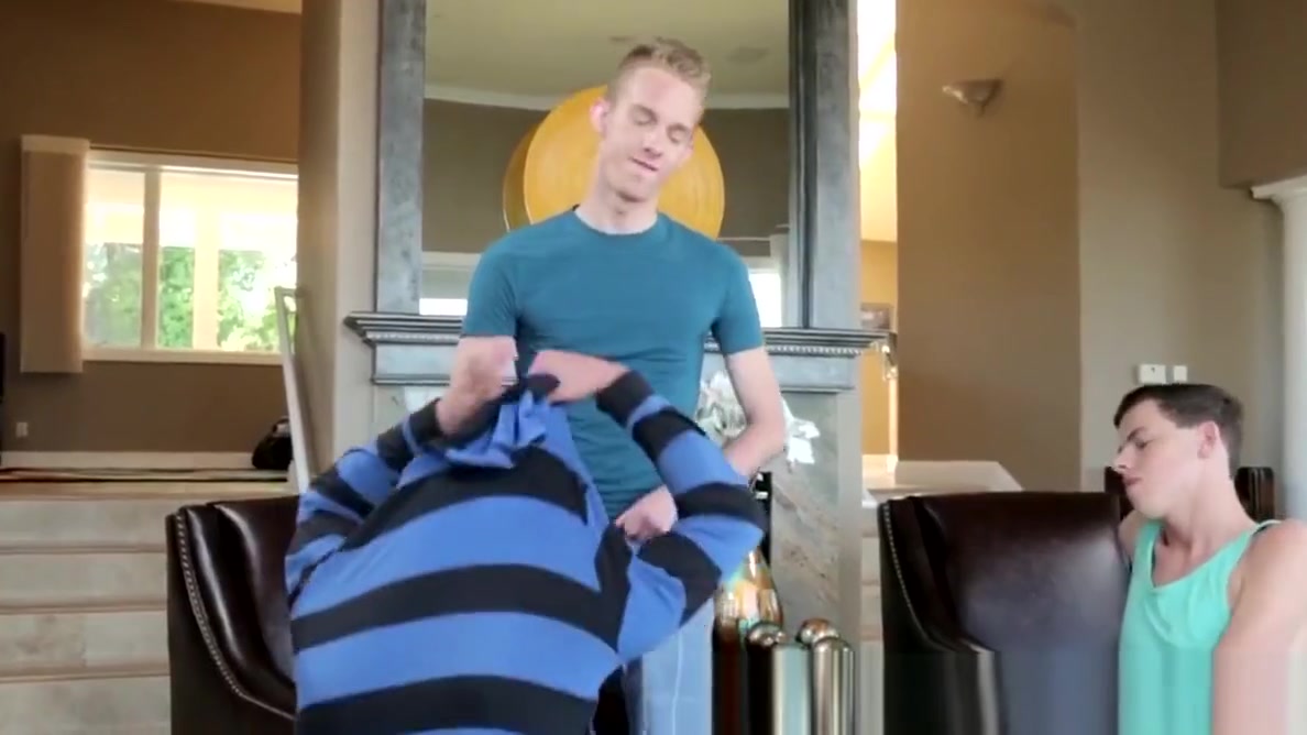 Cumshowered twink enjoys threesome