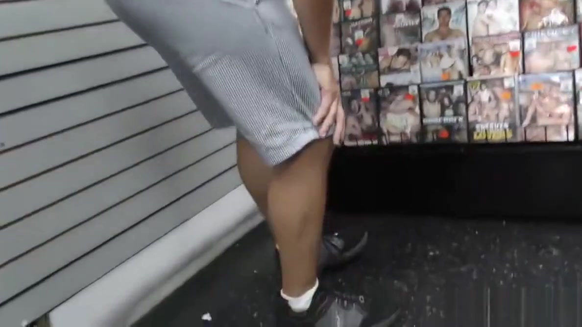 White guy finds gay lover at a glory hole