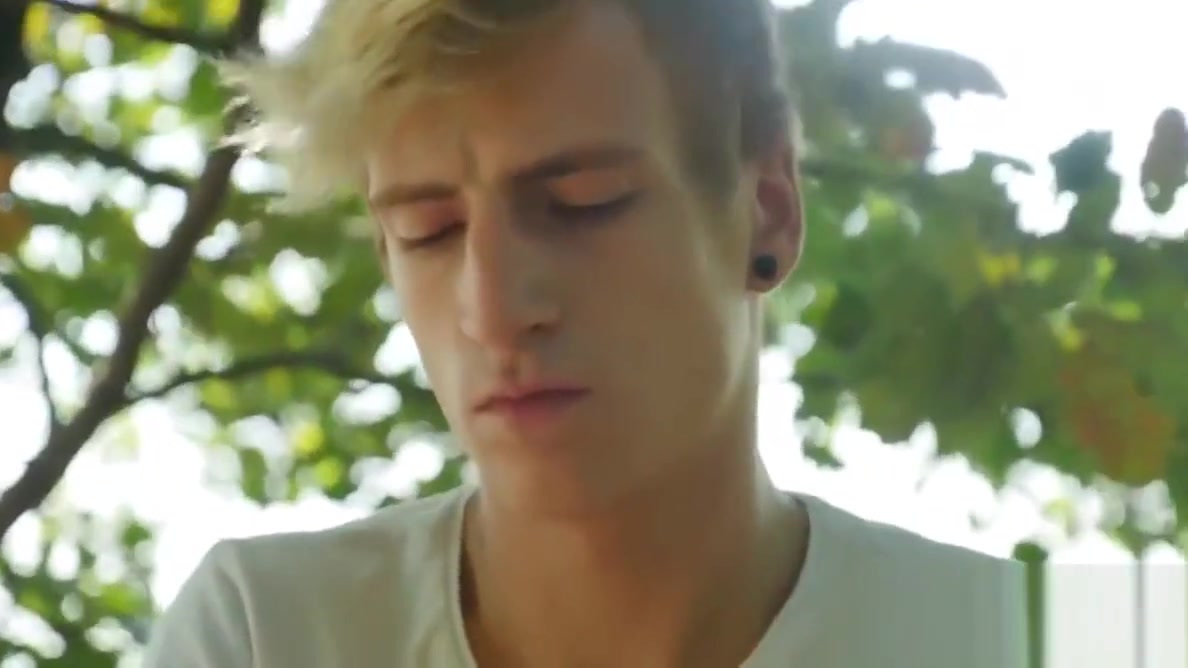 Cute twink Alan Benfelen enjoys in massage and hard fuck