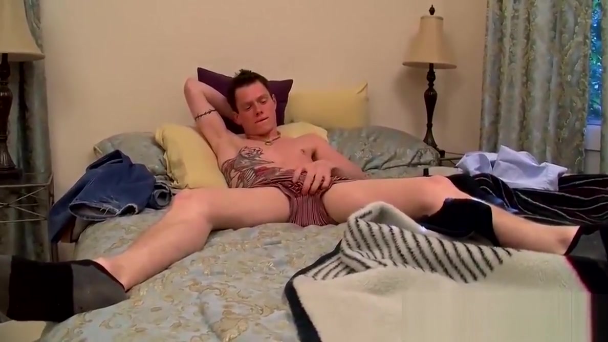 Horny kinky twink jerks it off and cums on his own face
