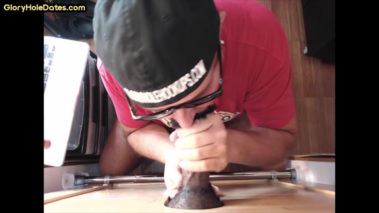 Gloryhole DILF tugs ballsacks during interracial bj
