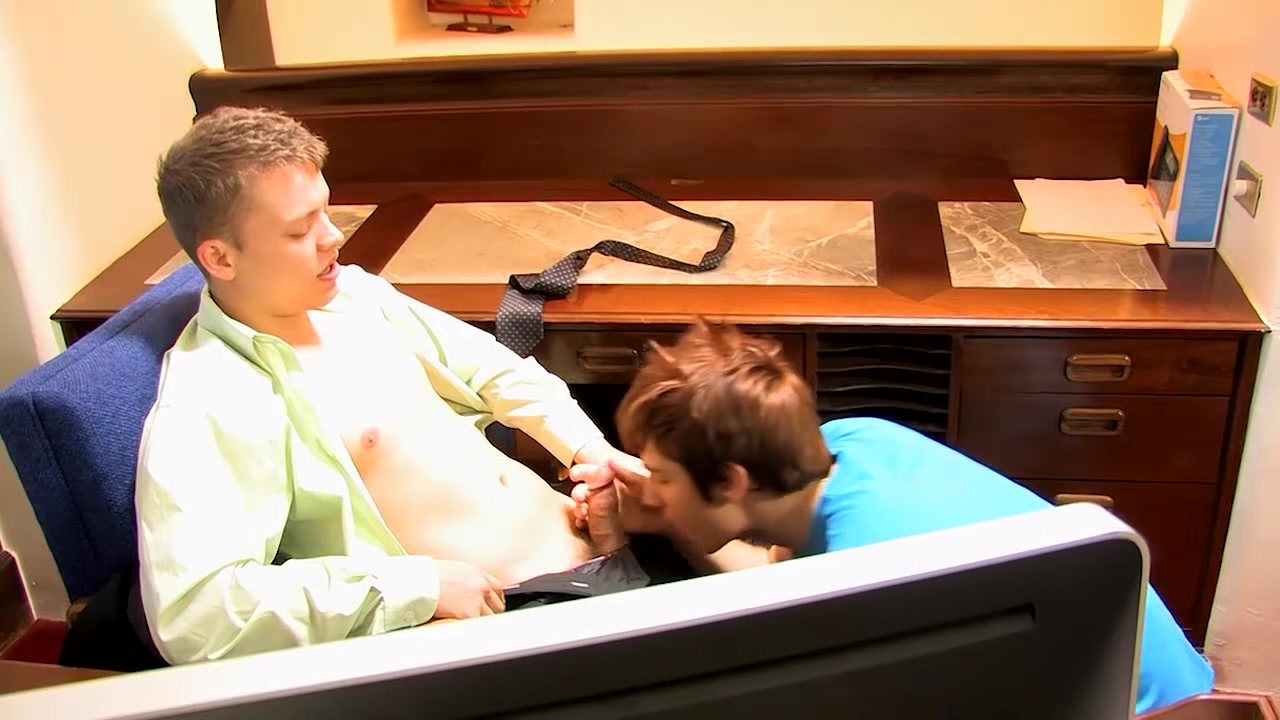Coworkers Nathan Stratus and Micah Andrews anal breed hard