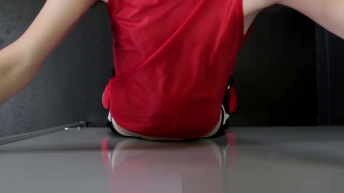 Bareback twink creamed at the gloryhole