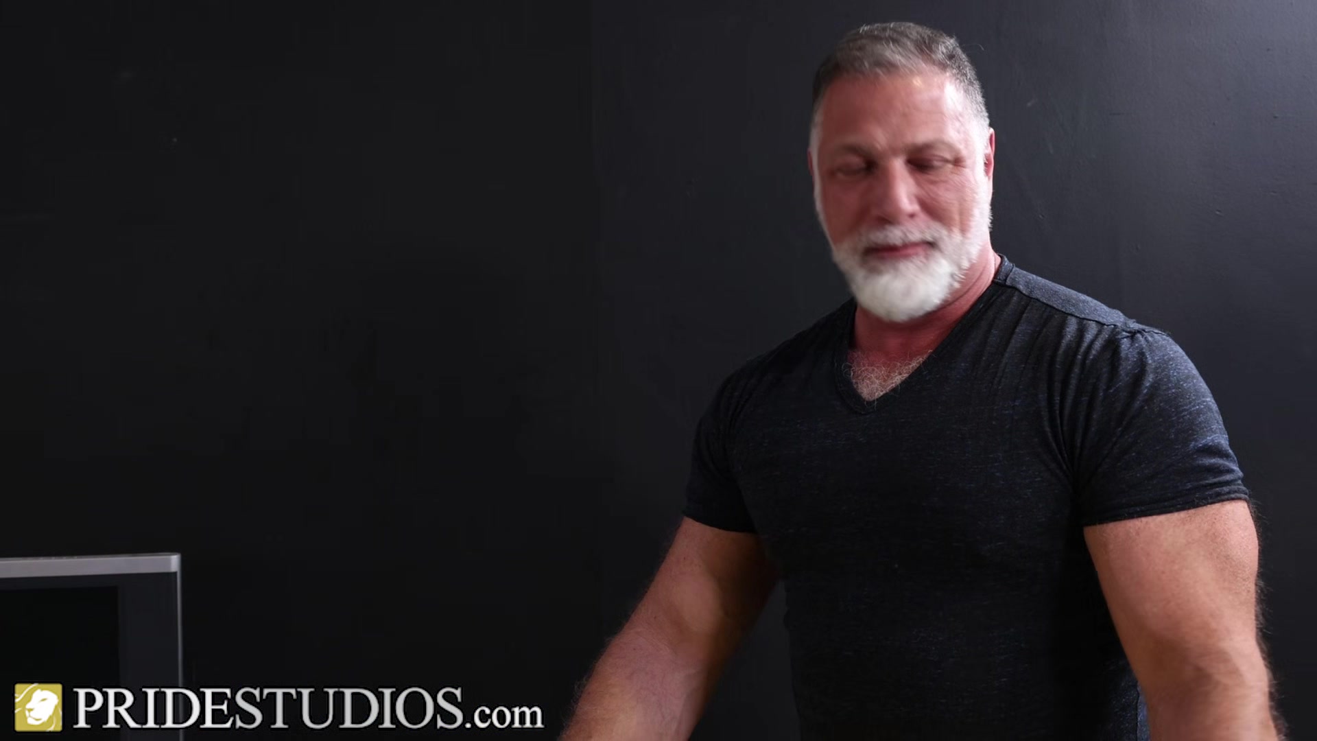 Hairy Silver StepDaddy Sticks His Cock In Tight Twink's Ass
