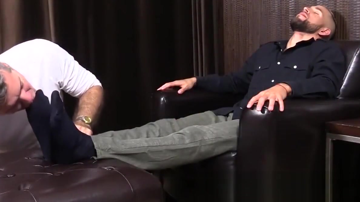 Sexy hunk Tino getting a hot foott massage and toes licked