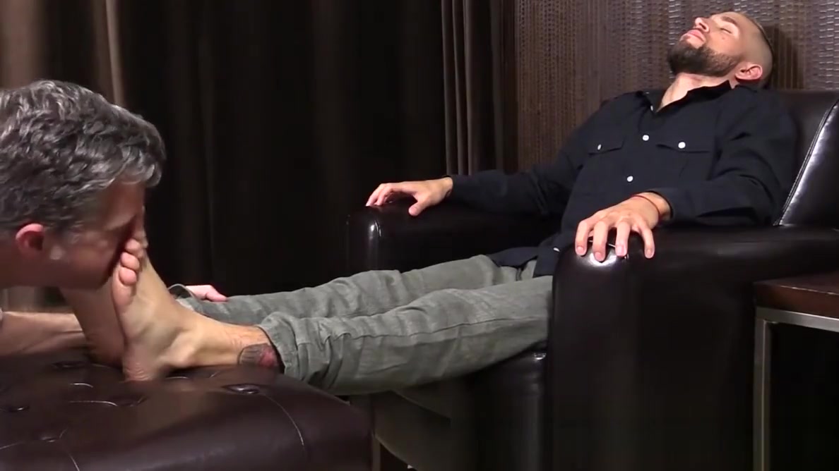 Sexy hunk Tino getting a hot foott massage and toes licked