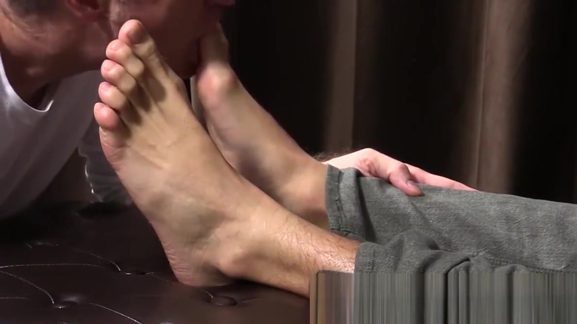 Sexy hunk Tino getting a hot foott massage and toes licked
