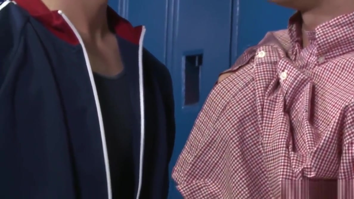 Cock Virgins Facial In College Locker Room