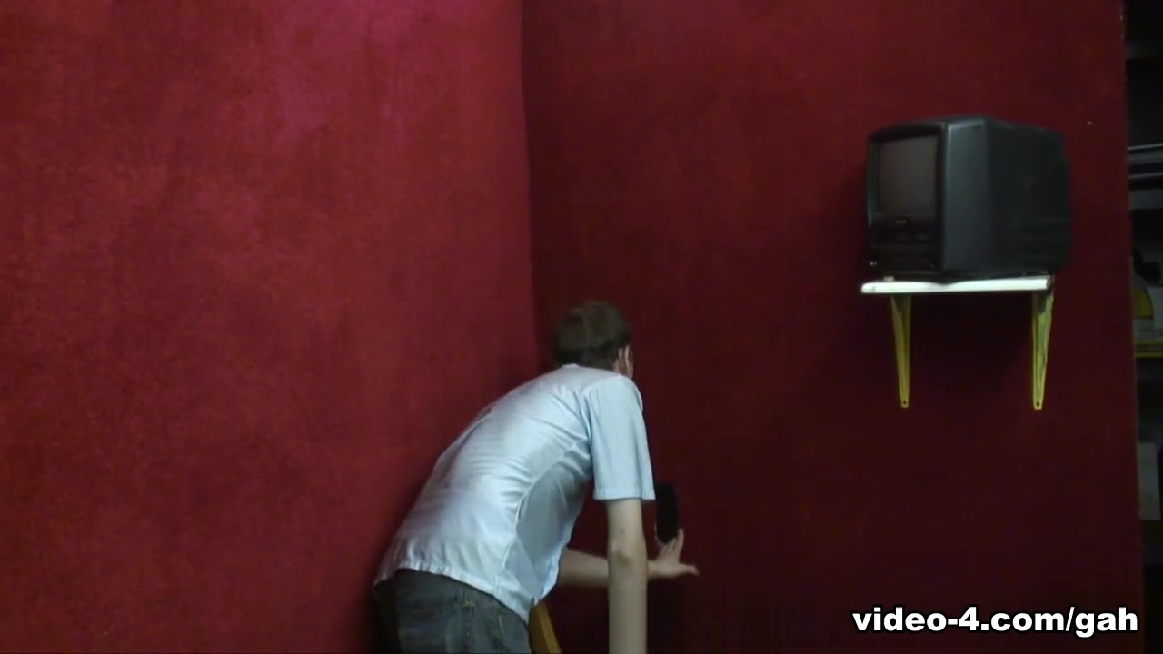 Mike Daniels Video - GloryholesandHandjobs