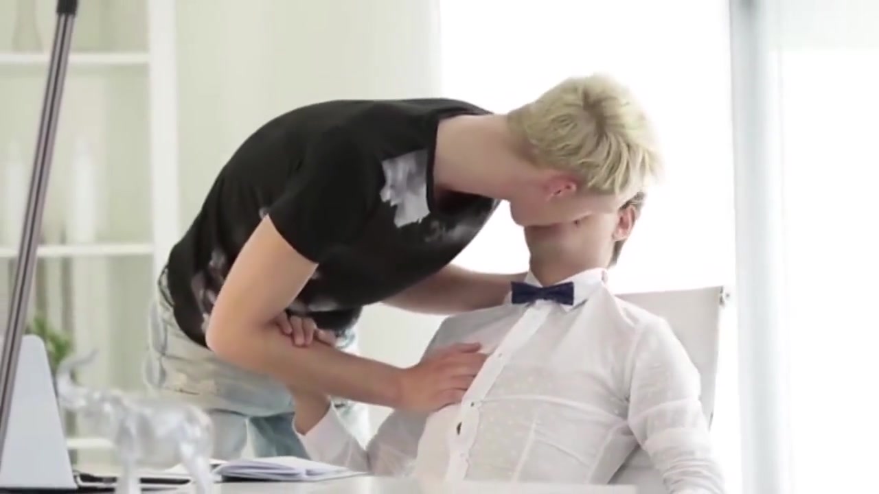Sexy Boys Do It In The Office