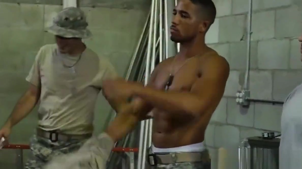 Tattooed army muscle drills tight asshole